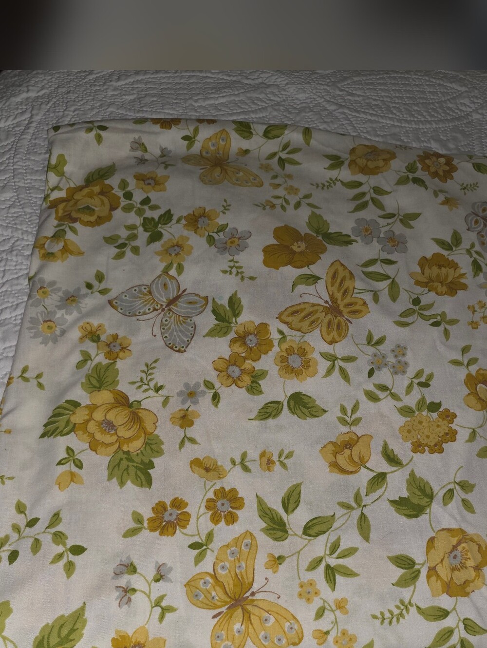 Vintage Monticello Canon 1960s Yellow Butterfly & Floral Print Fitted Sheet